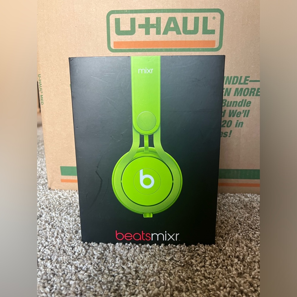 Green Beats Mixers.